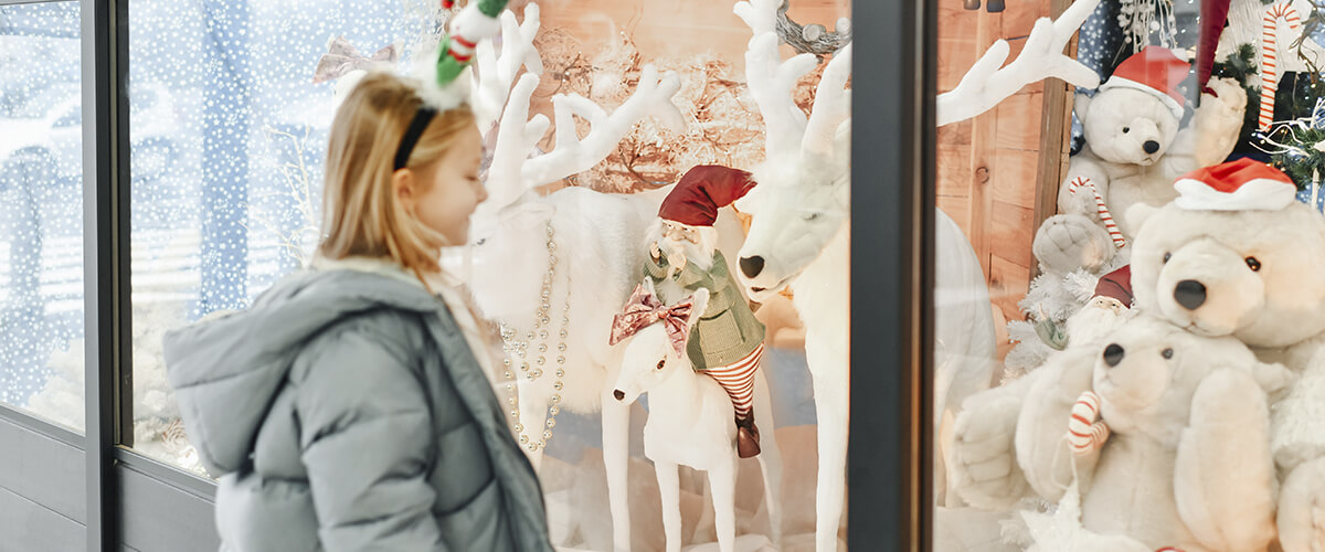Оформление витрины для новогодних праздников